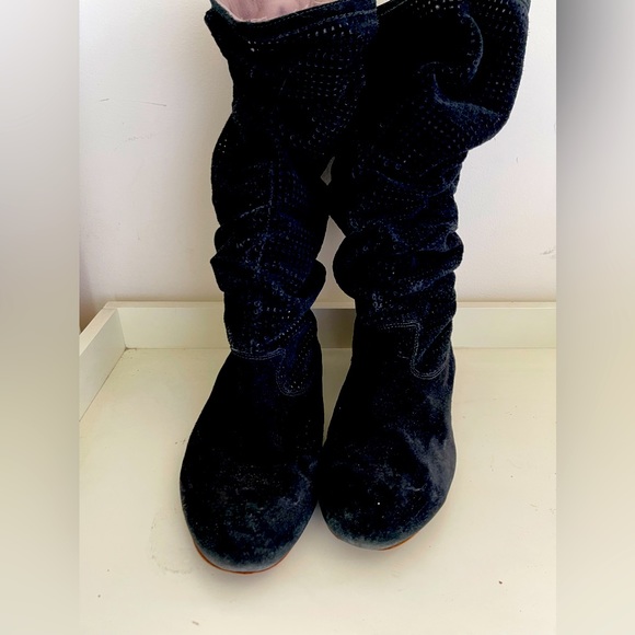 UGG perforated suede slouchy boots size 9 - Picture 1 of 4